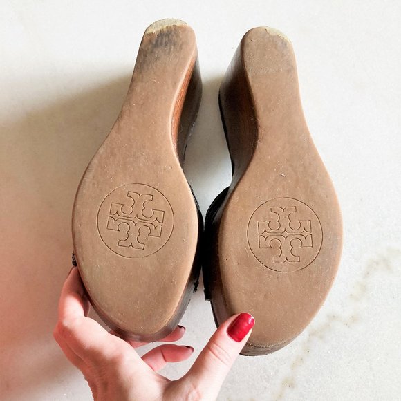 Tory Burch Selma slide sandal black leather, gold turn lock logo, wood platform - Picture 10 of 12